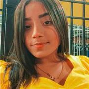 Profesor de español da clases a niños